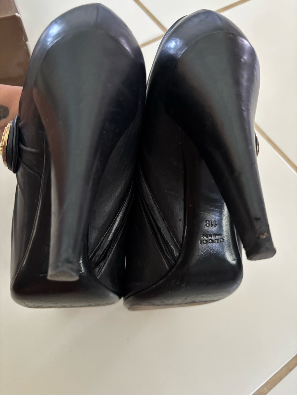 Gucci Black Leather Heel Ankle Booties Darwin Nero Gold Medallion Accent Sz 11B - Picture 7 of 15